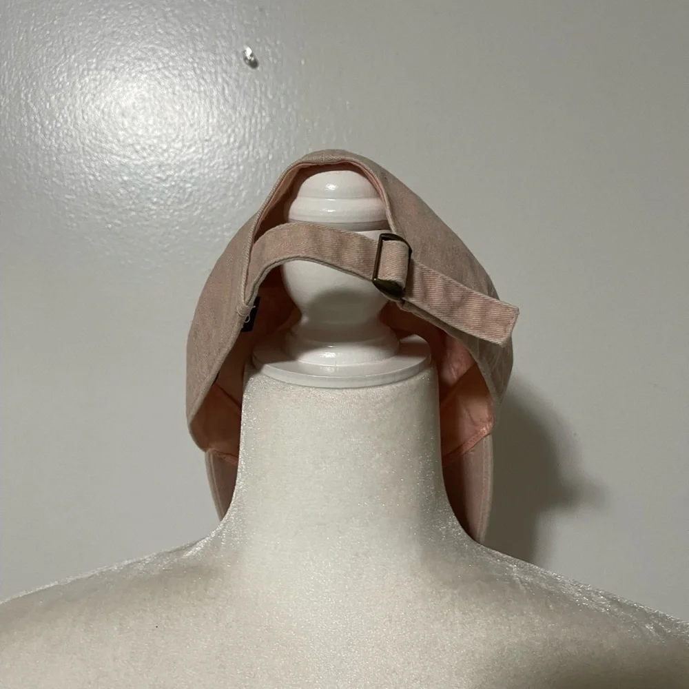 David & young light peach color cap